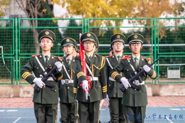 人物国旗班有了新变化首次佩戴礼宾枪模型护卫升旗
